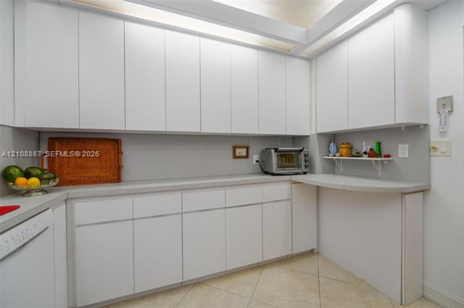 Hallandale Beach Condo: 1950 S Ocean Dr cu-18Q