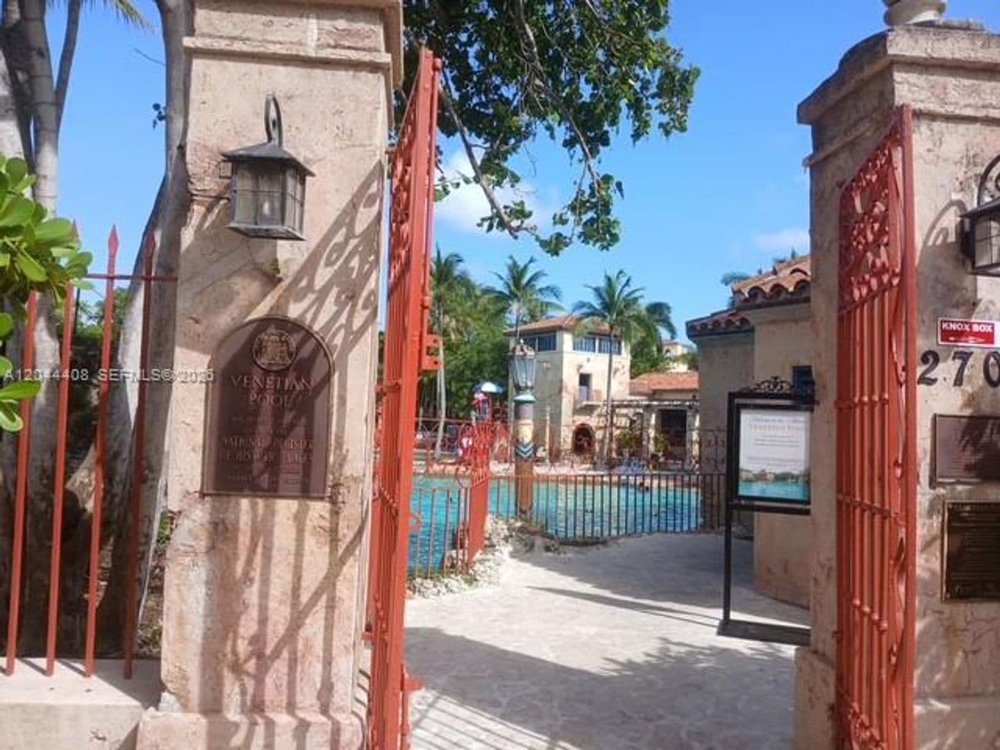 Coral Gables Townhome: 2828 Segovia St th 1