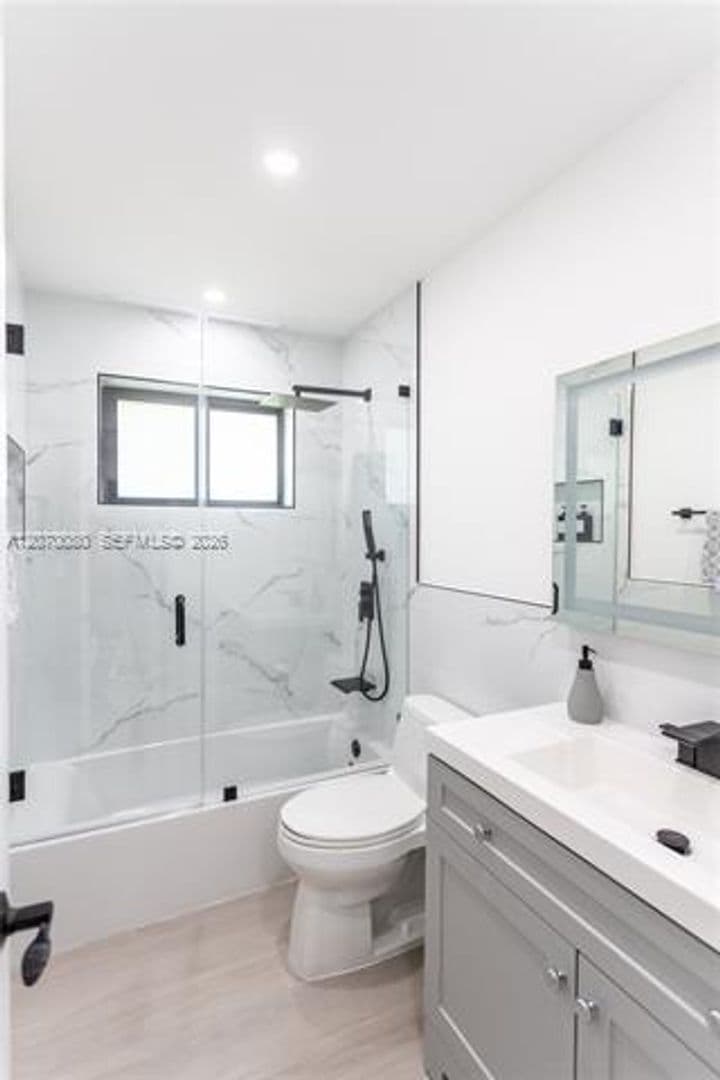 Hollywood House: 4010 Johnson St # 4010