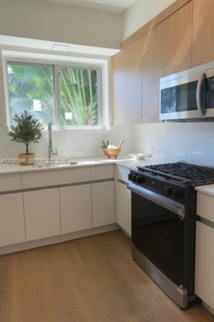 Miami Beach Condo: 1535 West Ave cu-7