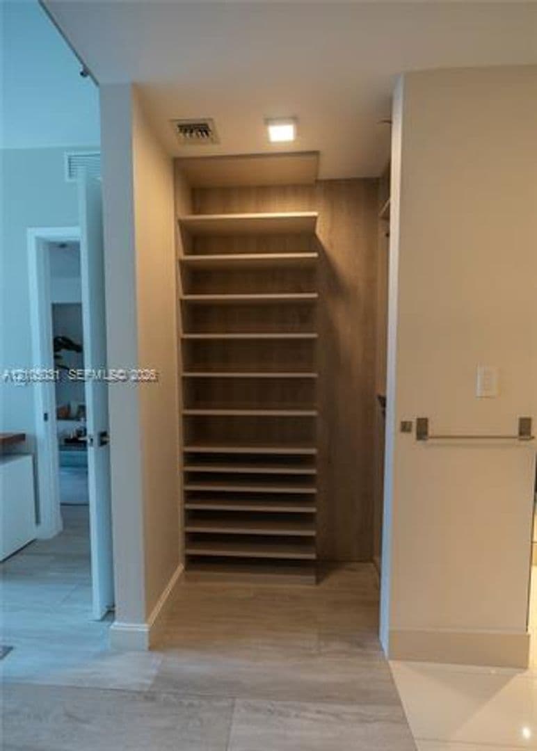 Miami Condo: 45 SW 9th St cu-1705