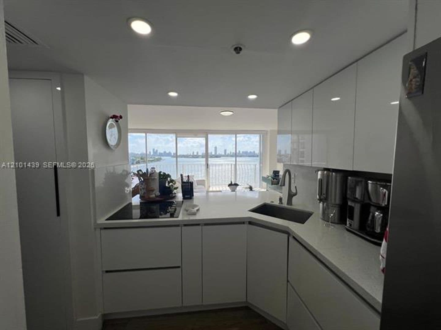 North Bay Village House: 7601 E Treasure Dr cu-1107