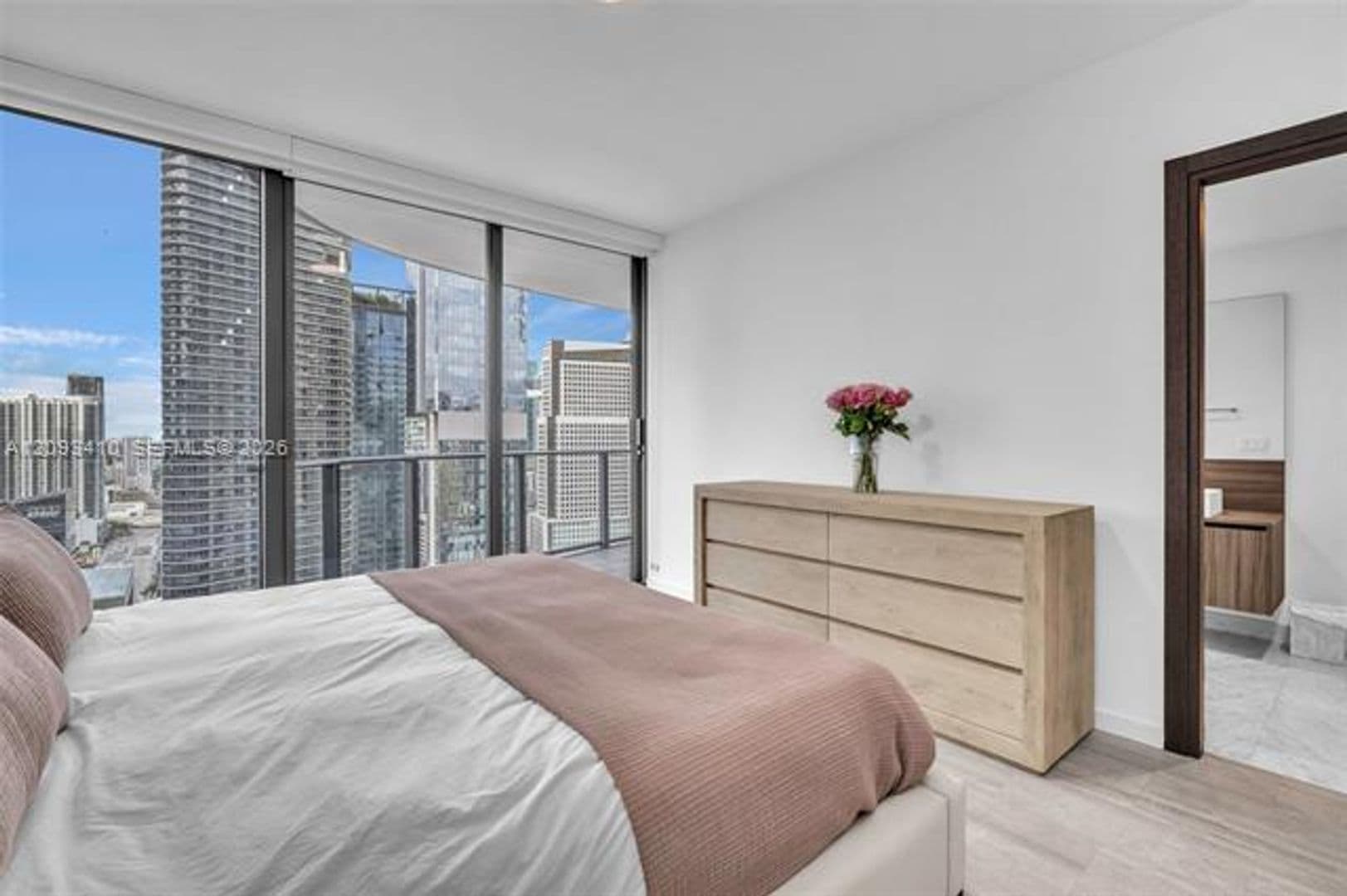Miami Condo: 1000 Brickell Plz cu-3112