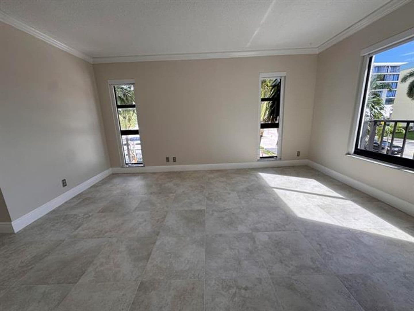Hollywood Condo: 3200 N Ocean Dr cu-206