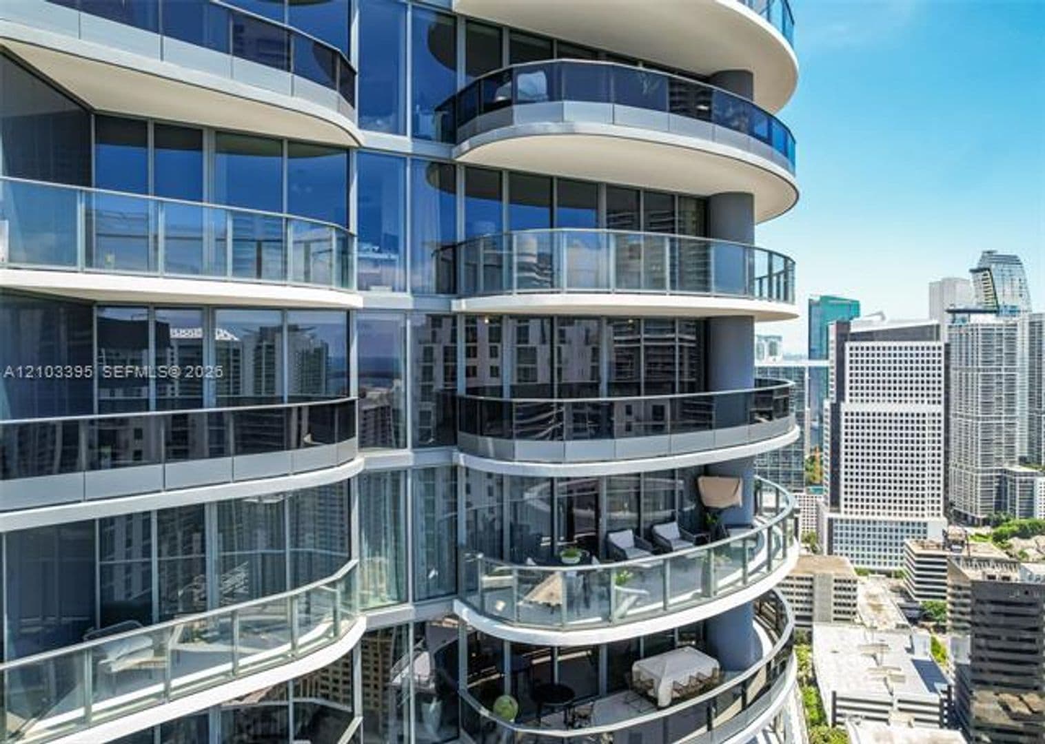Miami Condo: 1000 Brickell Plz cu-3110