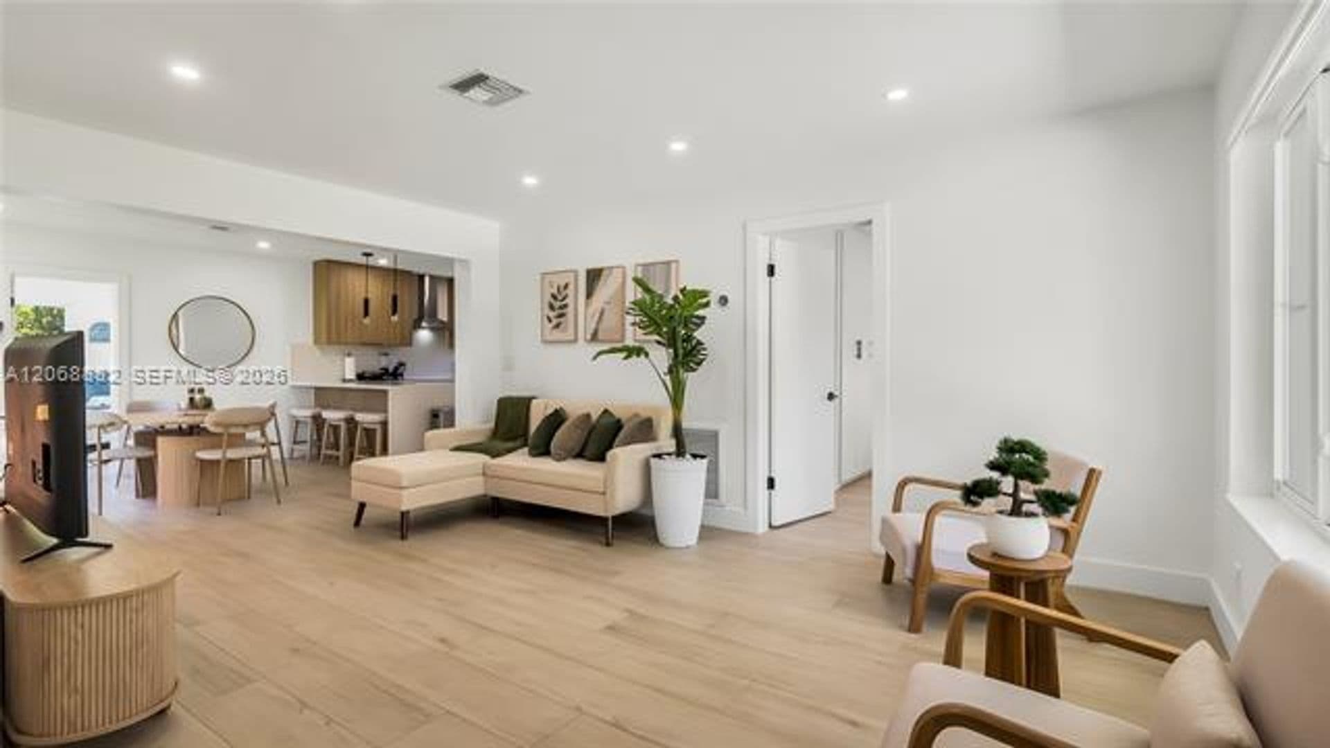 Hollywood House: 1116 N 31st Ave # 1116