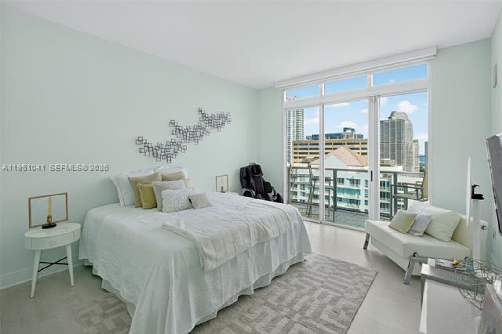 Miami Condo: 1155 Brickell Bay Dr cu-PH210