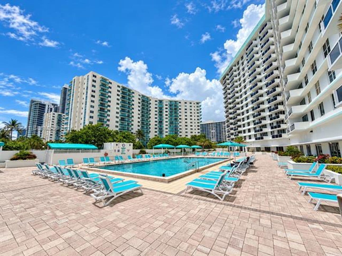 Hollywood Condo: 3725 S Ocean Dr cu-1404