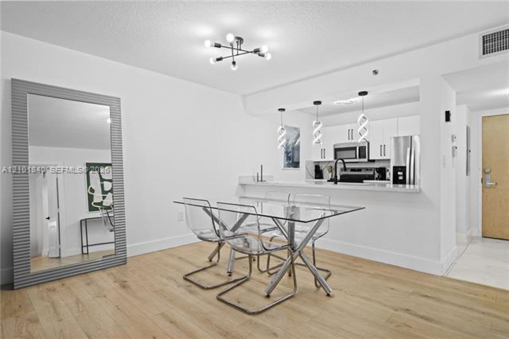 Miami Condo: 1200 Brickell Bay Dr cu-1907