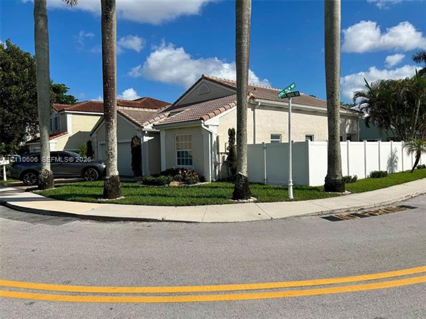 Davie House: 14200 Oak Ridge Dr # 14200