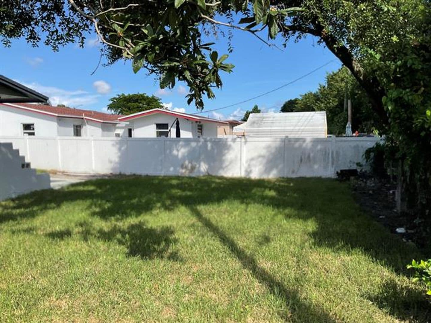Hollywood House: 5540 Mayo St # 5540