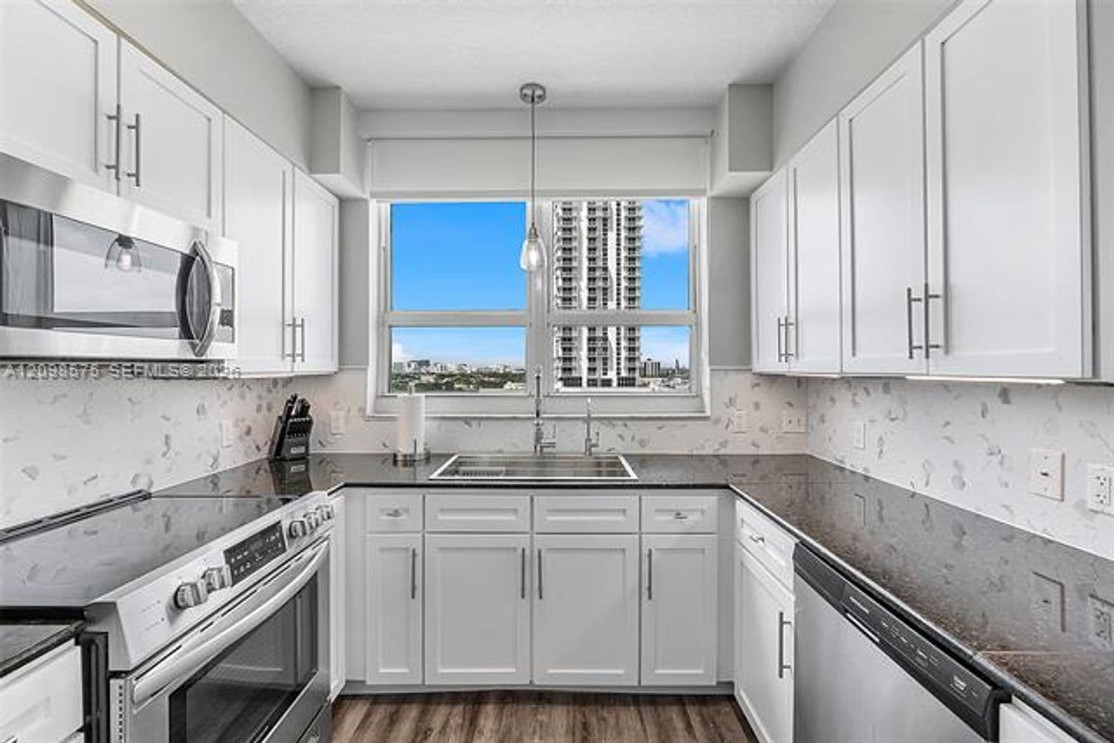 Miami Condo: 2000 N Bayshore Dr cu-1401