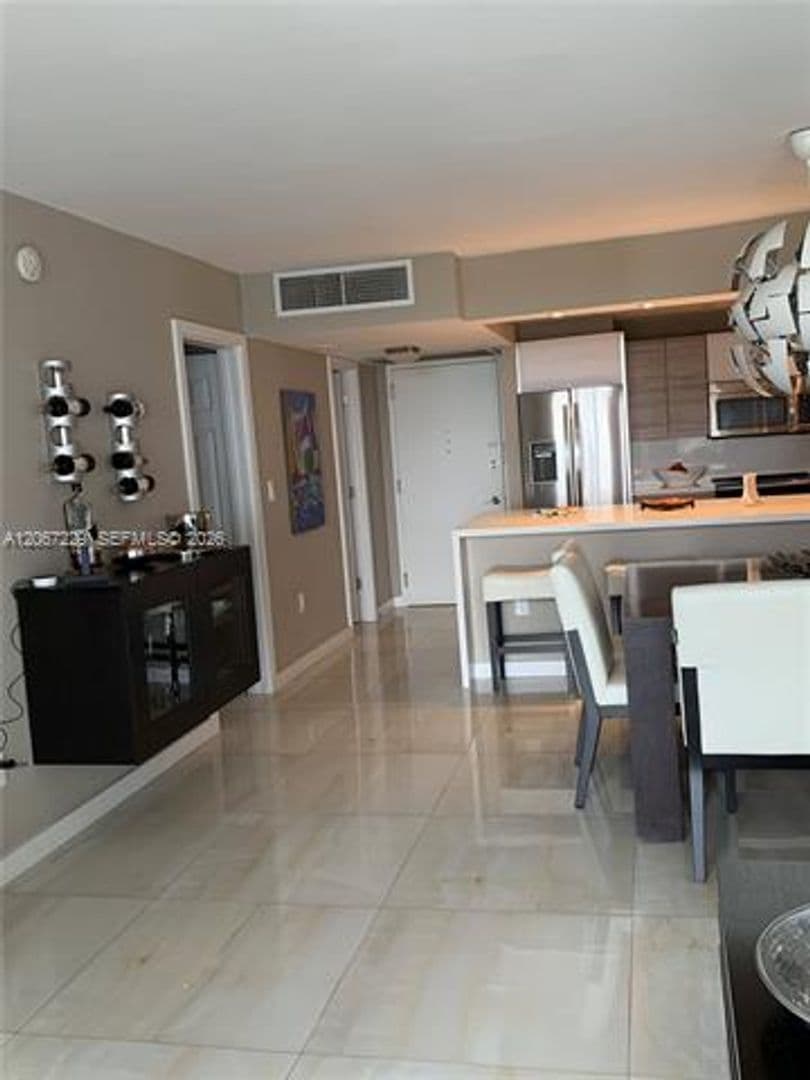Miami Beach Condo: 5701 Collins Ave cu-1003