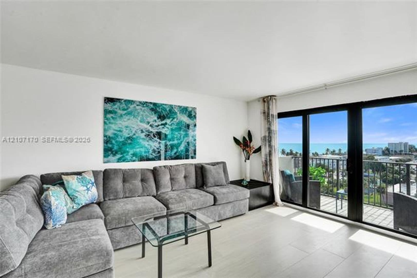 Hollywood Condo: 1201 S Ocean Dr cu-908S
