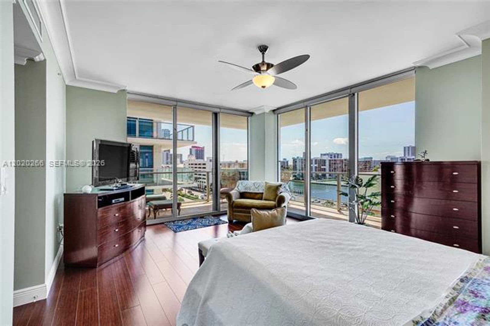 Hollywood Condo: 3101 S Ocean Dr cu-701