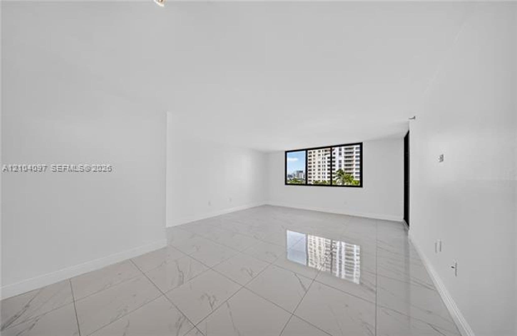 Miami Condo: 540 Brickell Key Dr cu-916
