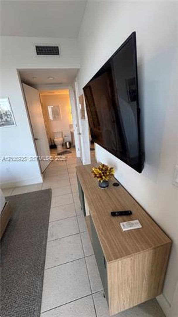 Miami Condo: 159 NE 6 Street cu-3707