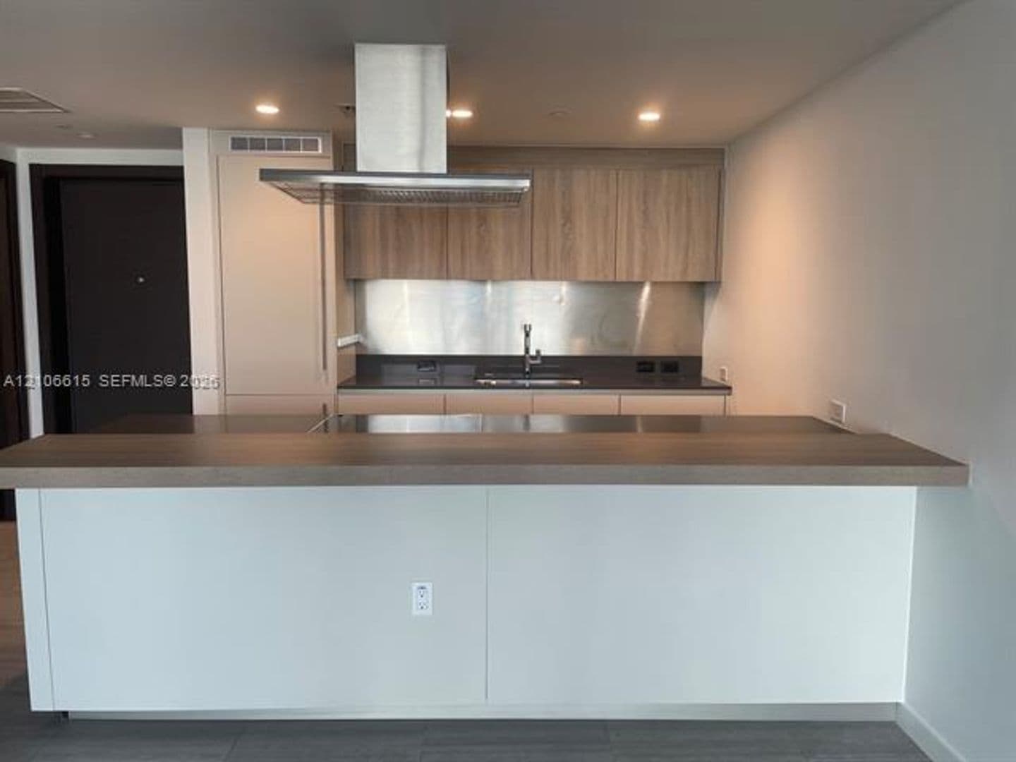 Miami Condo: 1000 Brickell Plz cu-1906