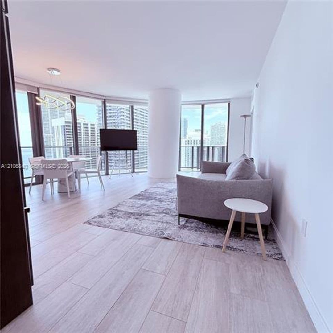 Miami Condo: 55 SW 9th St cu-3903