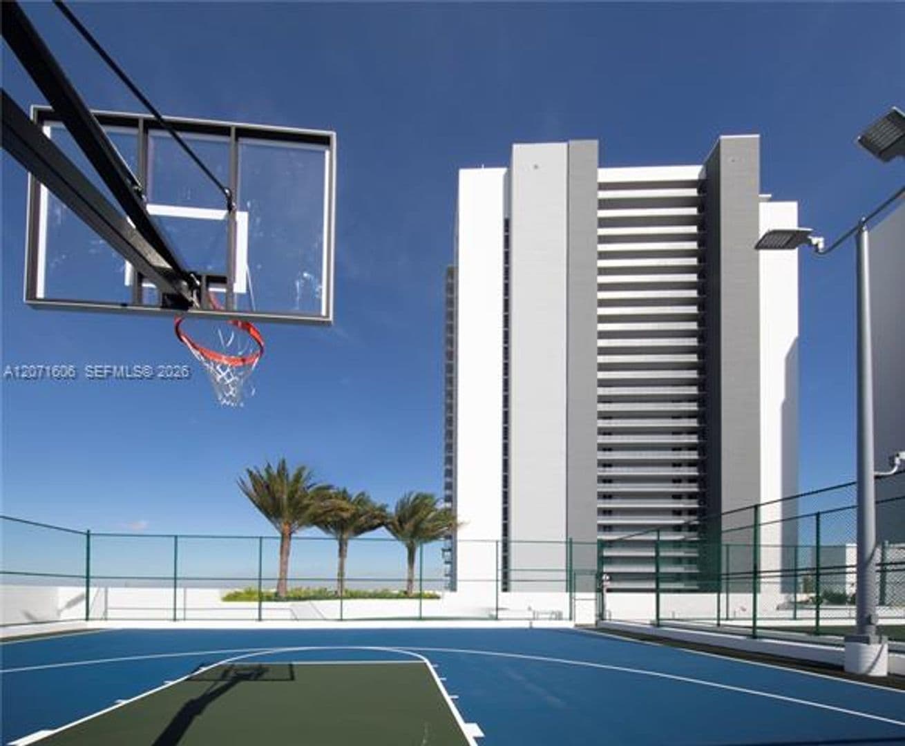 North Miami Beach Condo: 16385 Biscayne Blvd cu-521