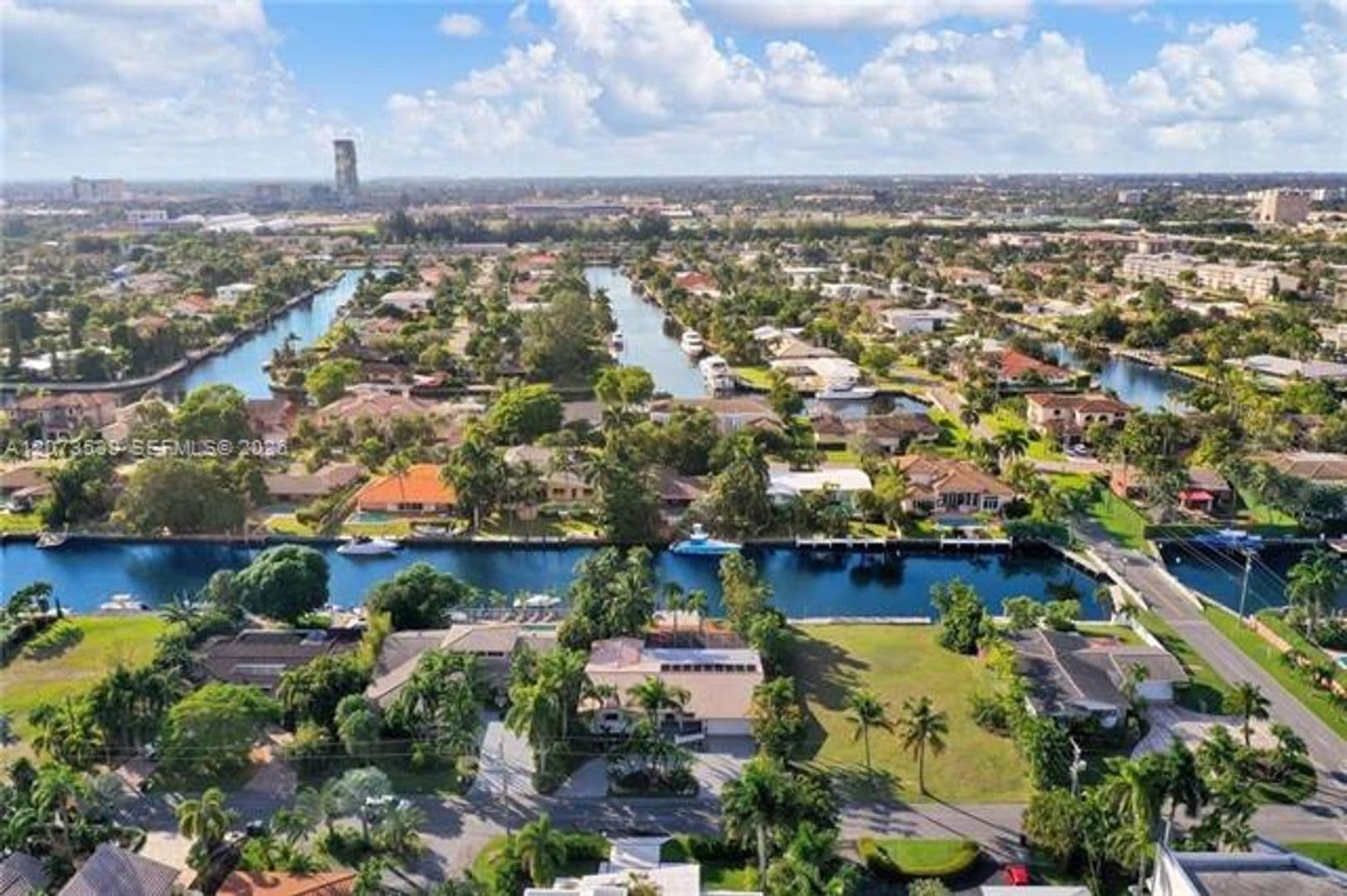 Hallandale Beach House: 612 Hibiscus Dr # 612