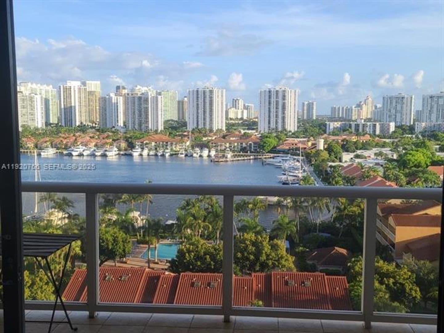 Aventura Condo: 3600 Yacht Club Dr cu-1204