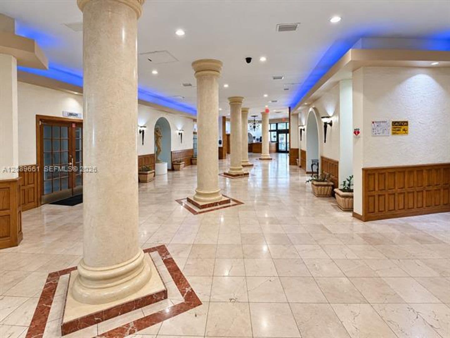 Hollywood Condo: 3725 S Ocean Dr cu-1404