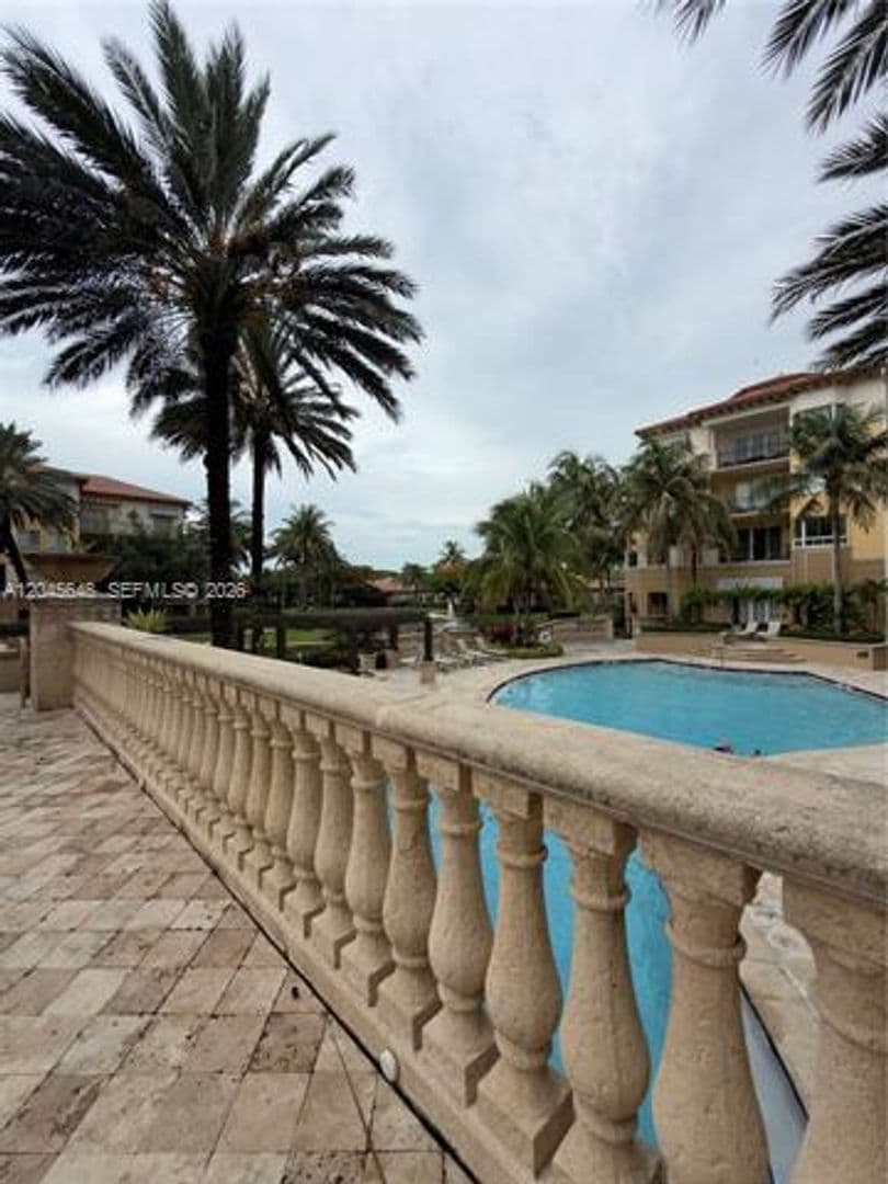 Weston Condo: 16100 Emerald Estates Dr cu-281