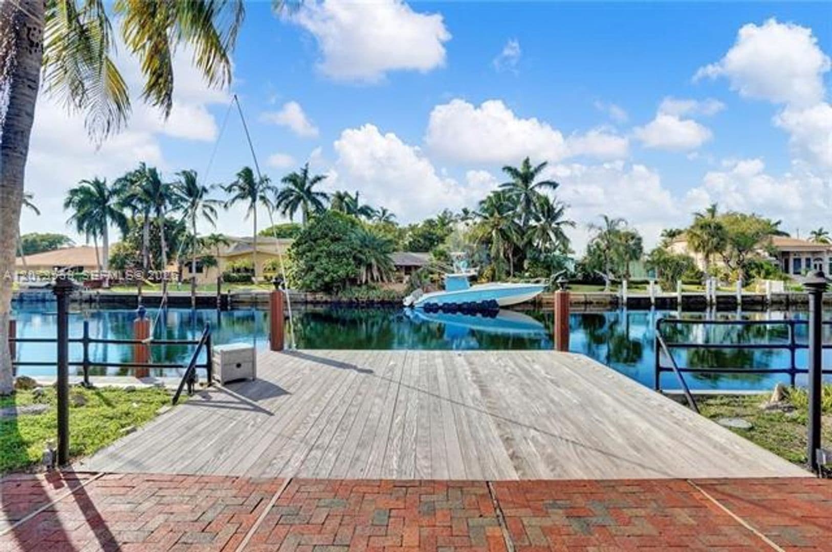 Hallandale Beach House: 612 Hibiscus Dr # 612