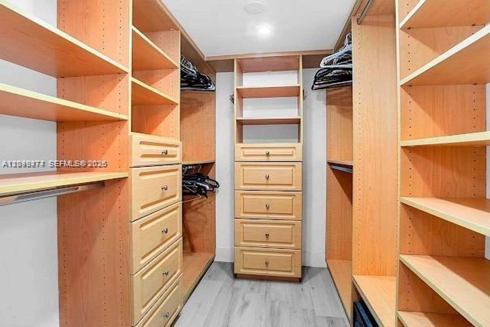 Miami Beach Condo: 7800 Collins Ave cu-204