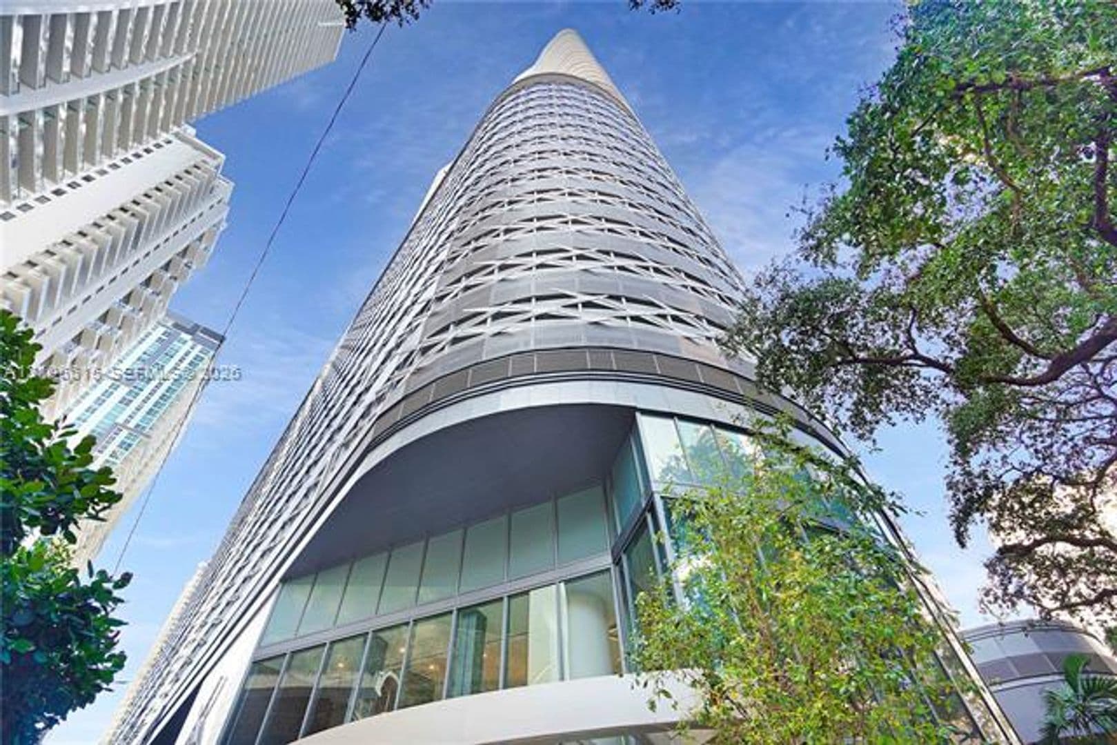 Miami Condo: 1000 Brickell Plz cu-1906