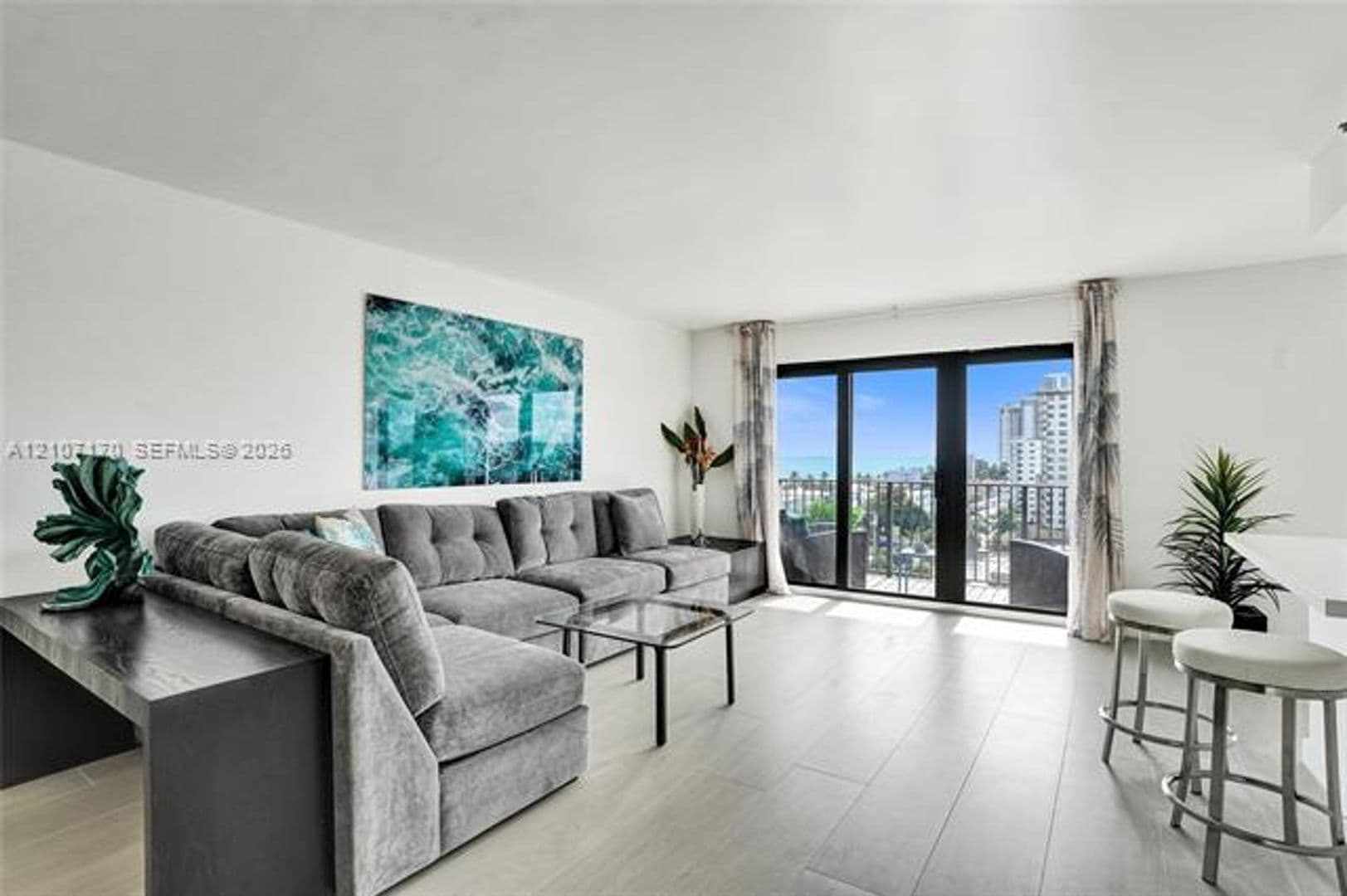 Hollywood Condo: 1201 S Ocean Dr cu-908S