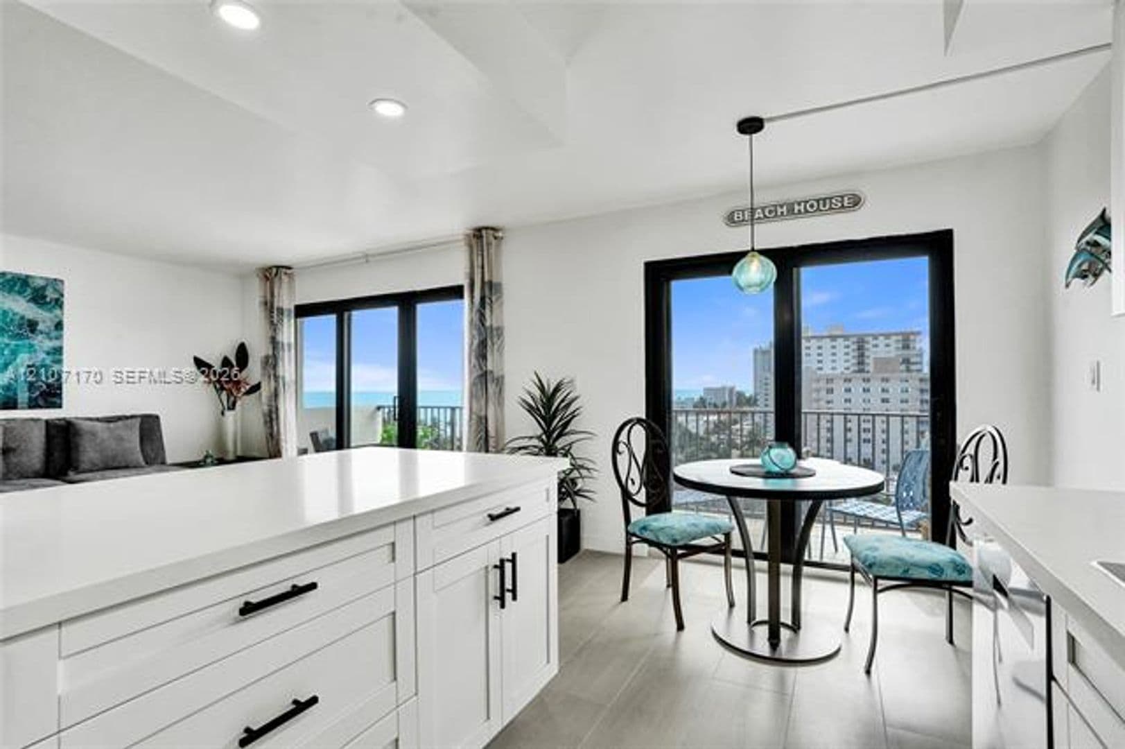 Hollywood Condo: 1201 S Ocean Dr cu-908S