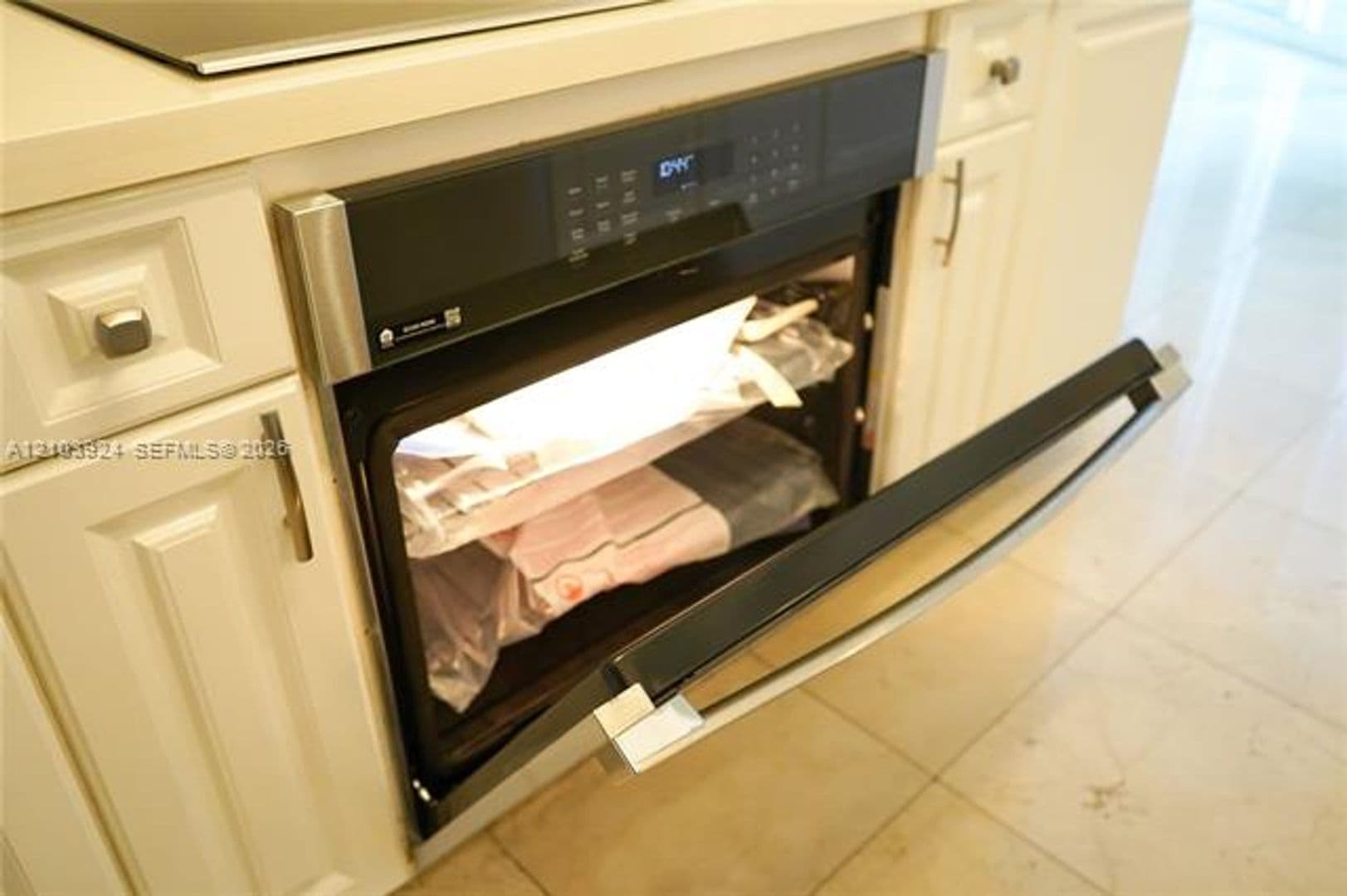 Miami Condo: 848 Brickell Key Dr cu-306