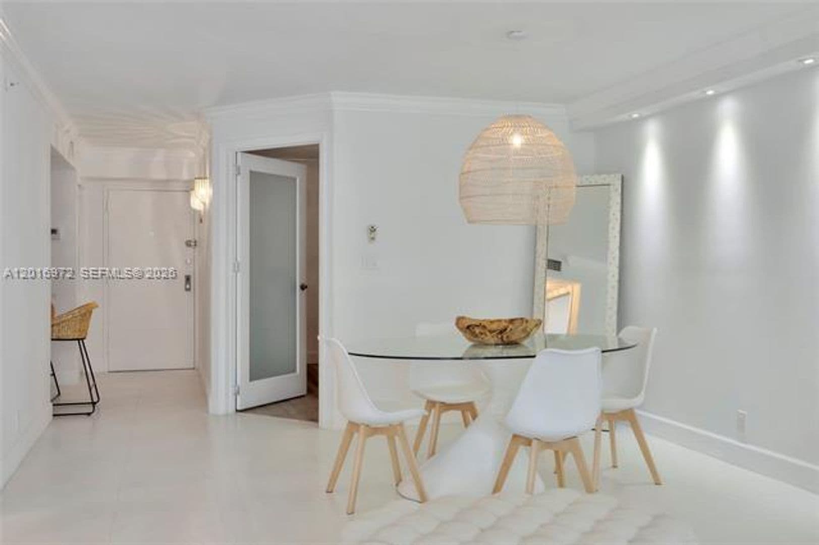 Miami Beach Condo: 2401 Collins Ave cu-1805