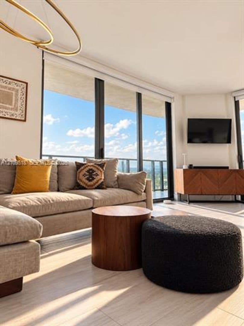 Miami Condo: 121 NE 34th St cu-2016