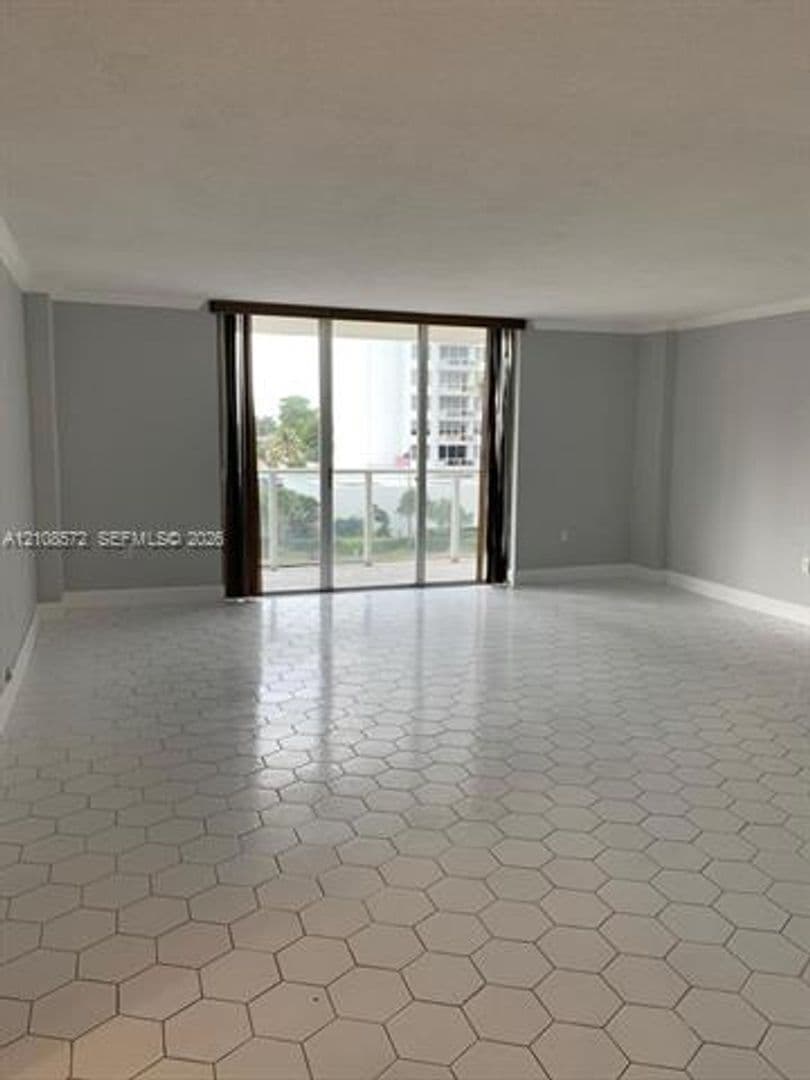 Miami Beach Condo: 5701 Collins Ave cu-301