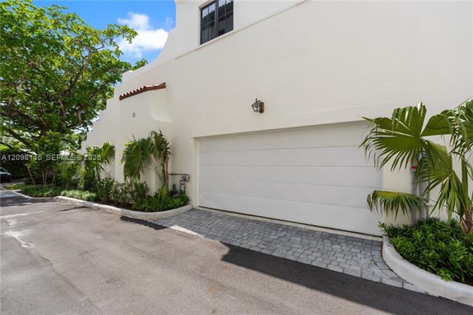 Coral Gables Condo: 555 Santander Ave cu-V4