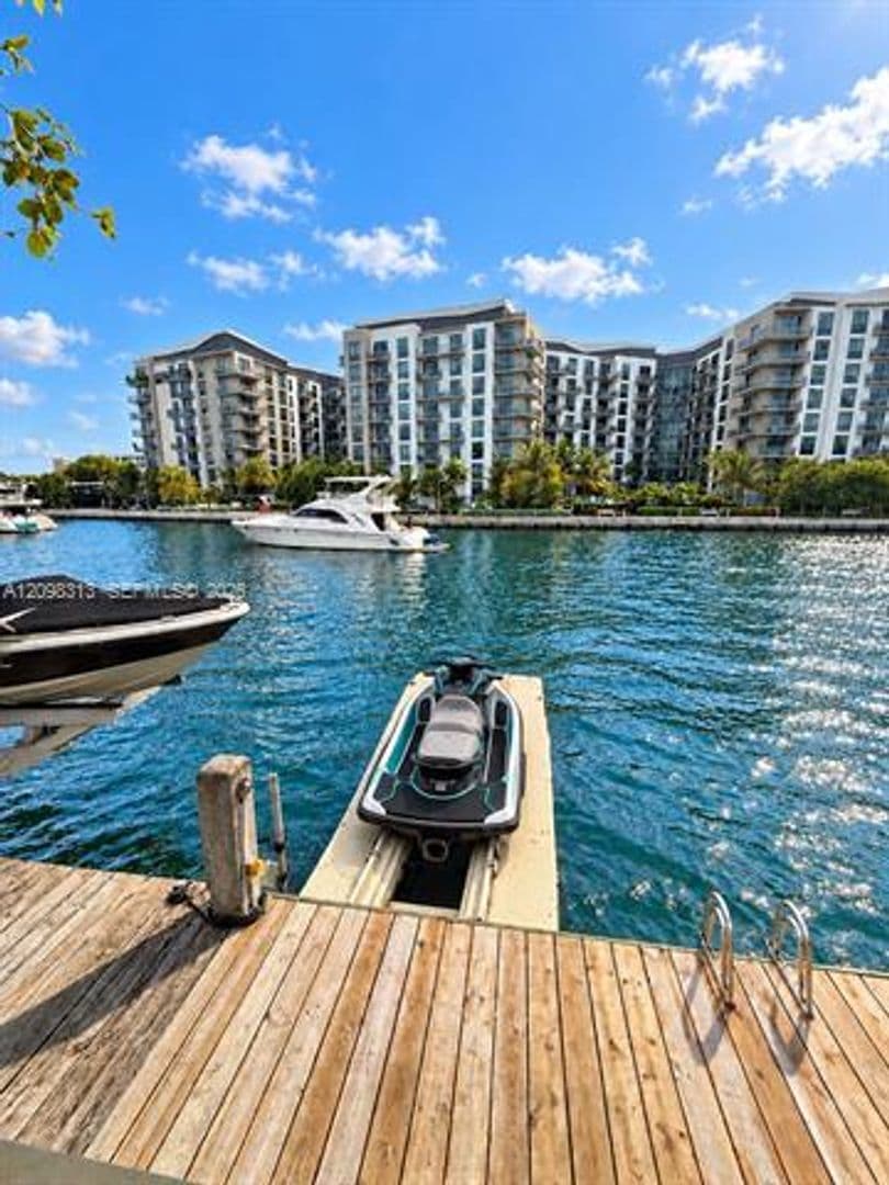 Miami Townhome: 1000 NW N River Dr th 6