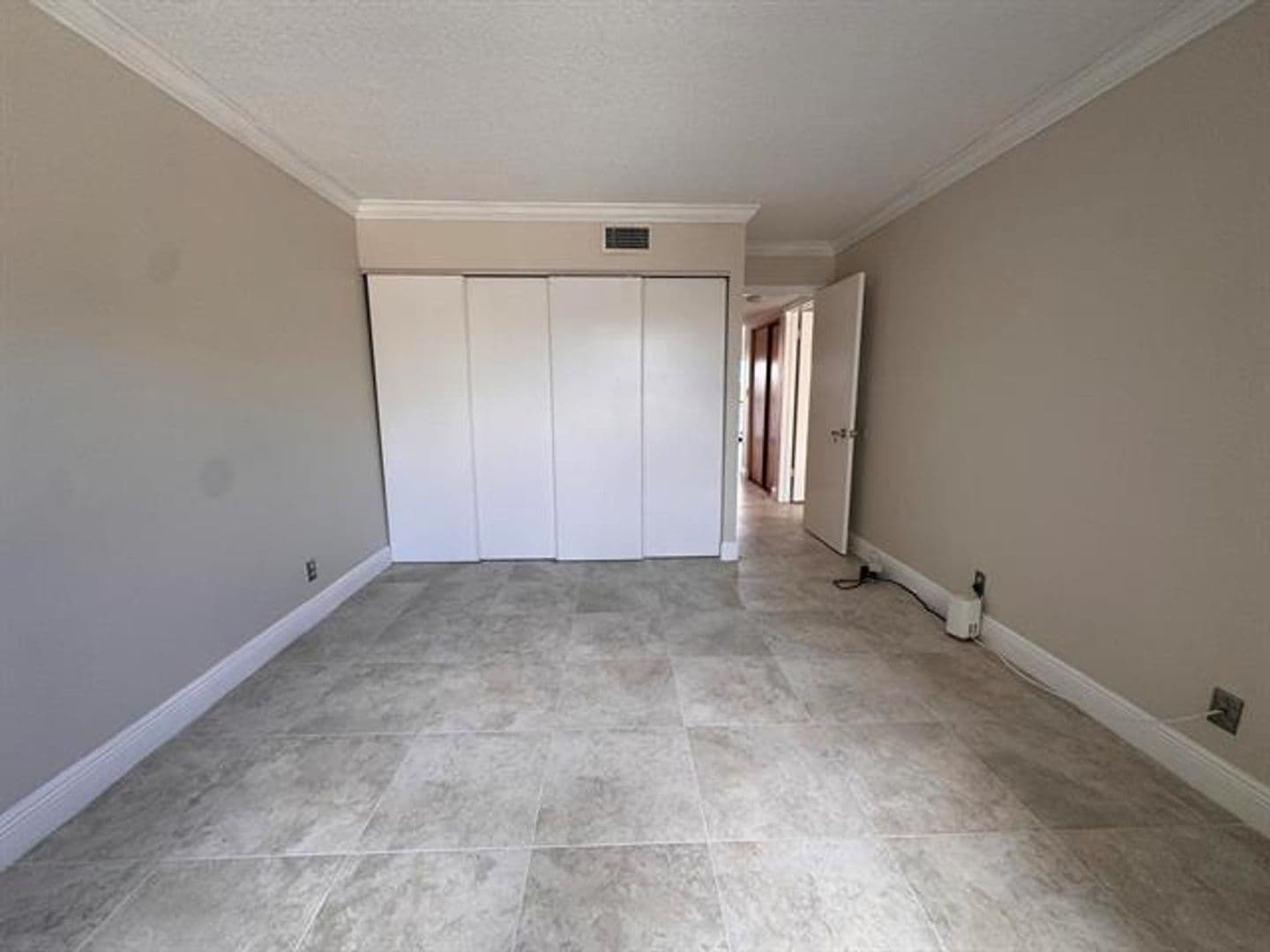 Hollywood Condo: 3200 N Ocean Dr cu-206