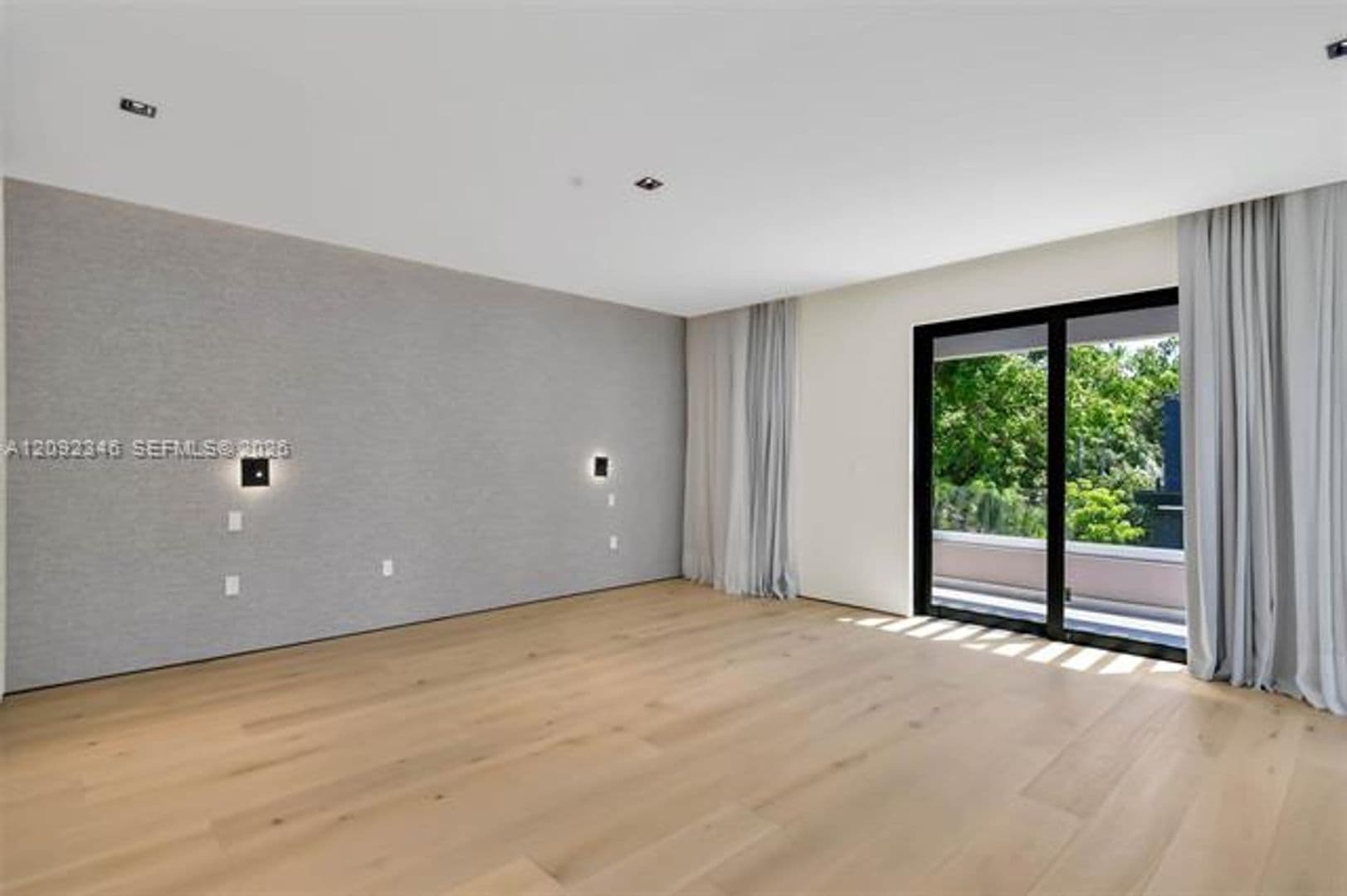 Miami House: 135 SW 29th Rd # 135