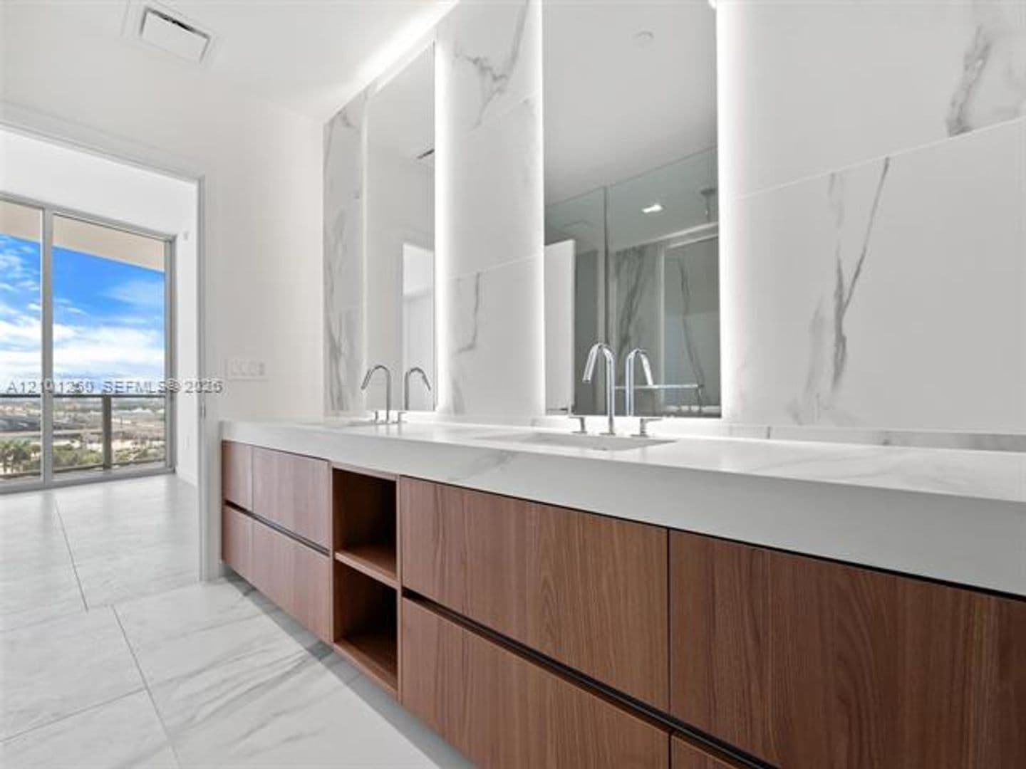 Miami Condo: 1400 Biscayne Blvd cu-701