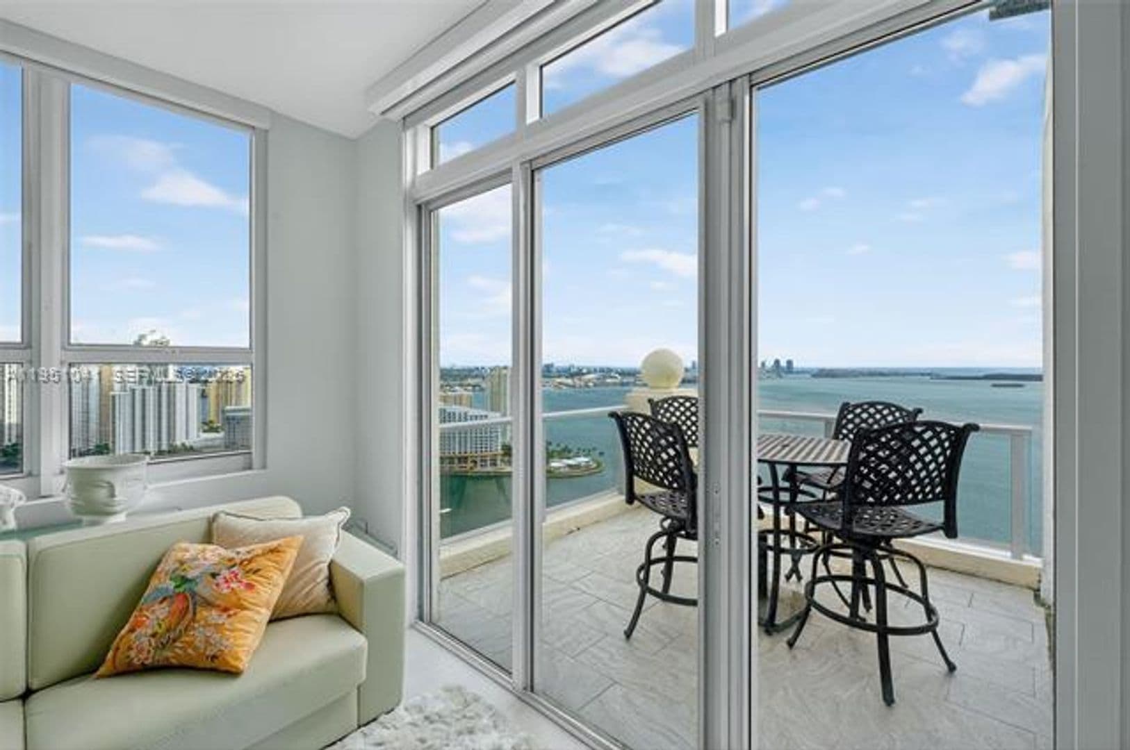 Miami Condo: 1155 Brickell Bay Dr cu-PH210