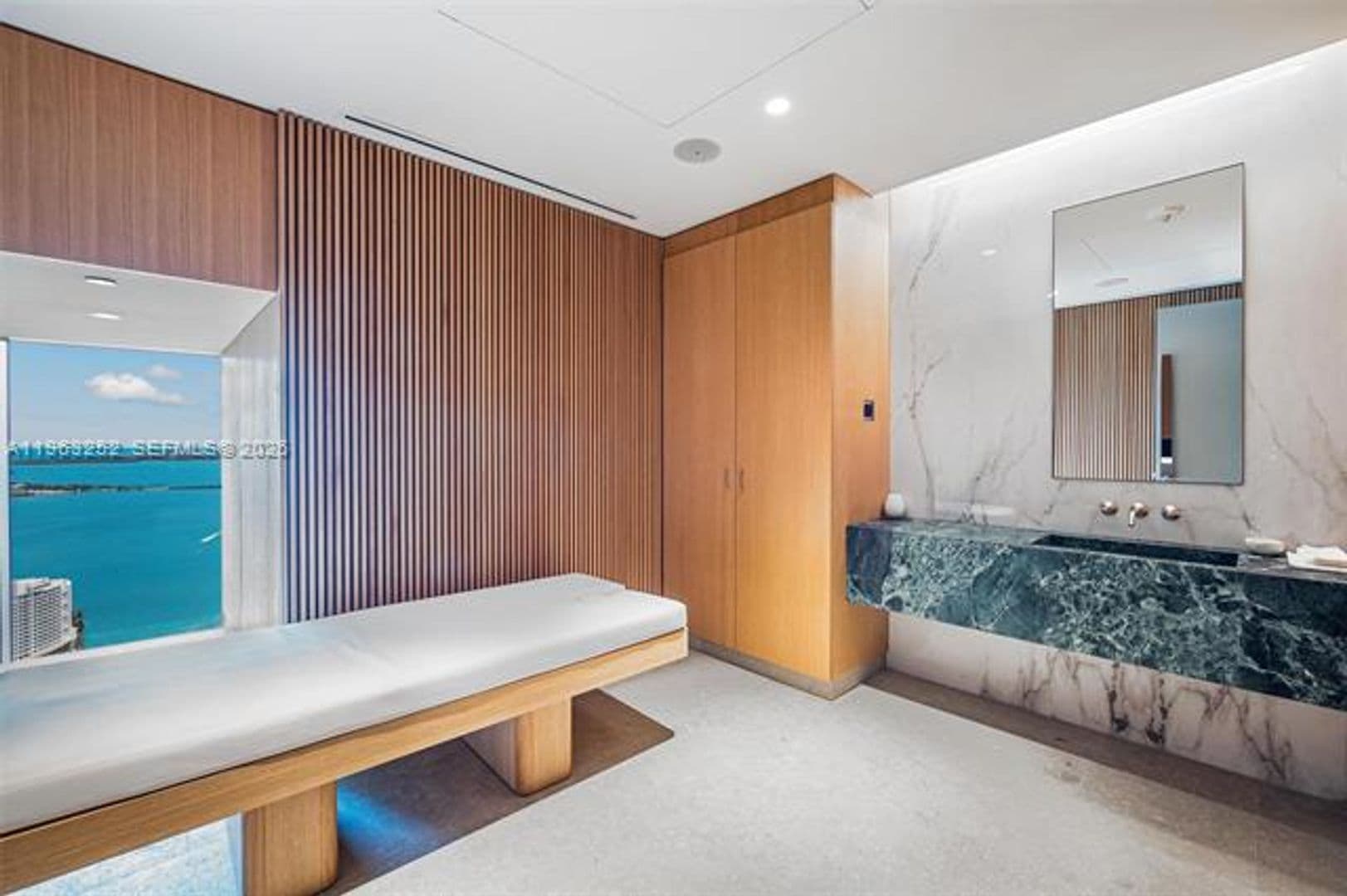 Miami Condo: 300 Biscayne Blvd Way cu-4404