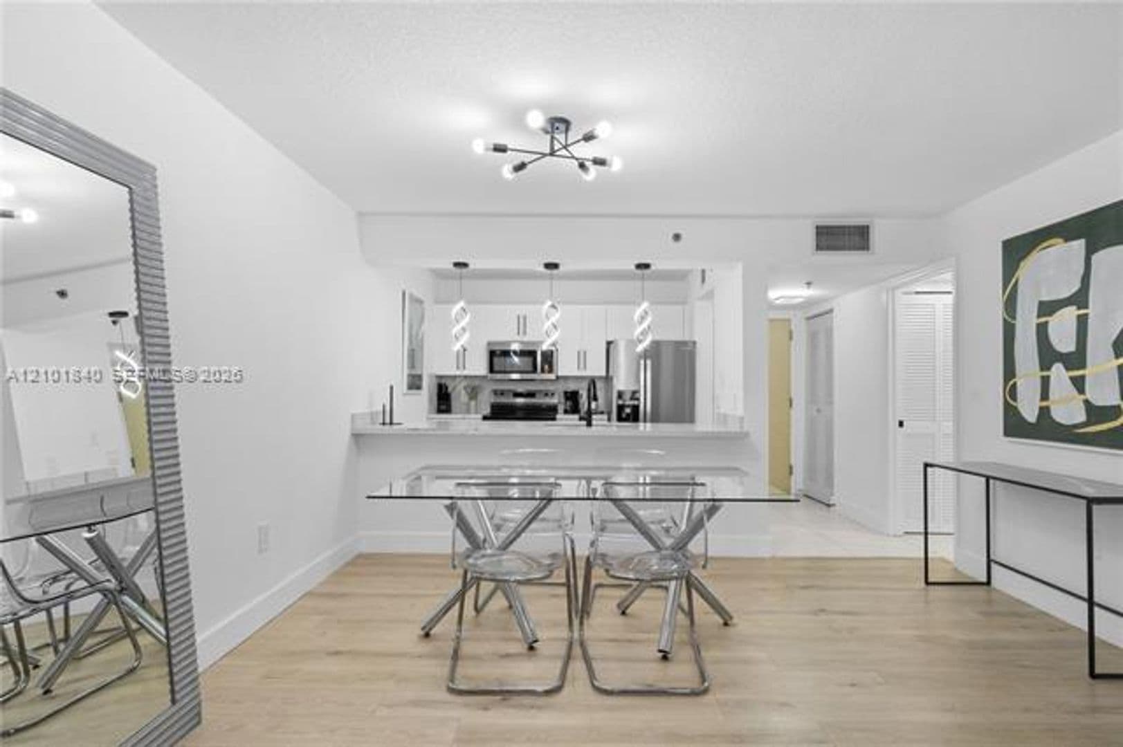 Miami Condo: 1200 Brickell Bay Dr cu-1907