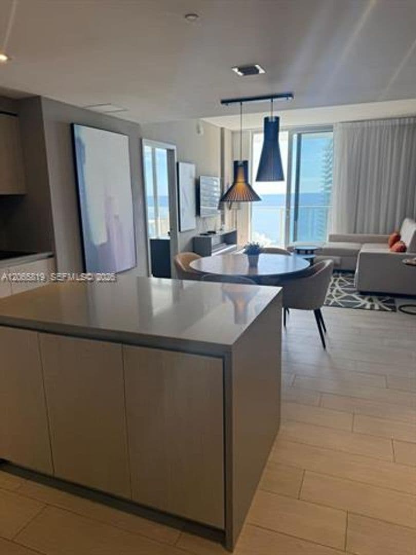 Hollywood Condo: 4010 S Ocean Dr cu-T3507