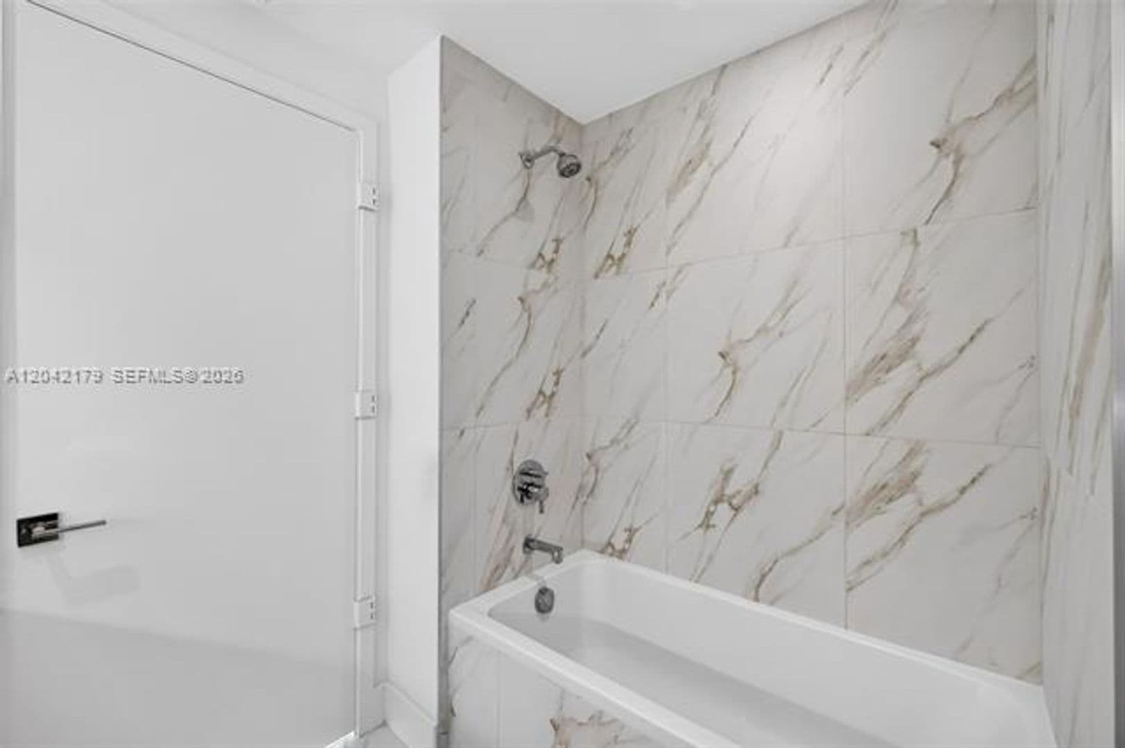 Sunrise Condo: 2000 Metropica Way cu-616