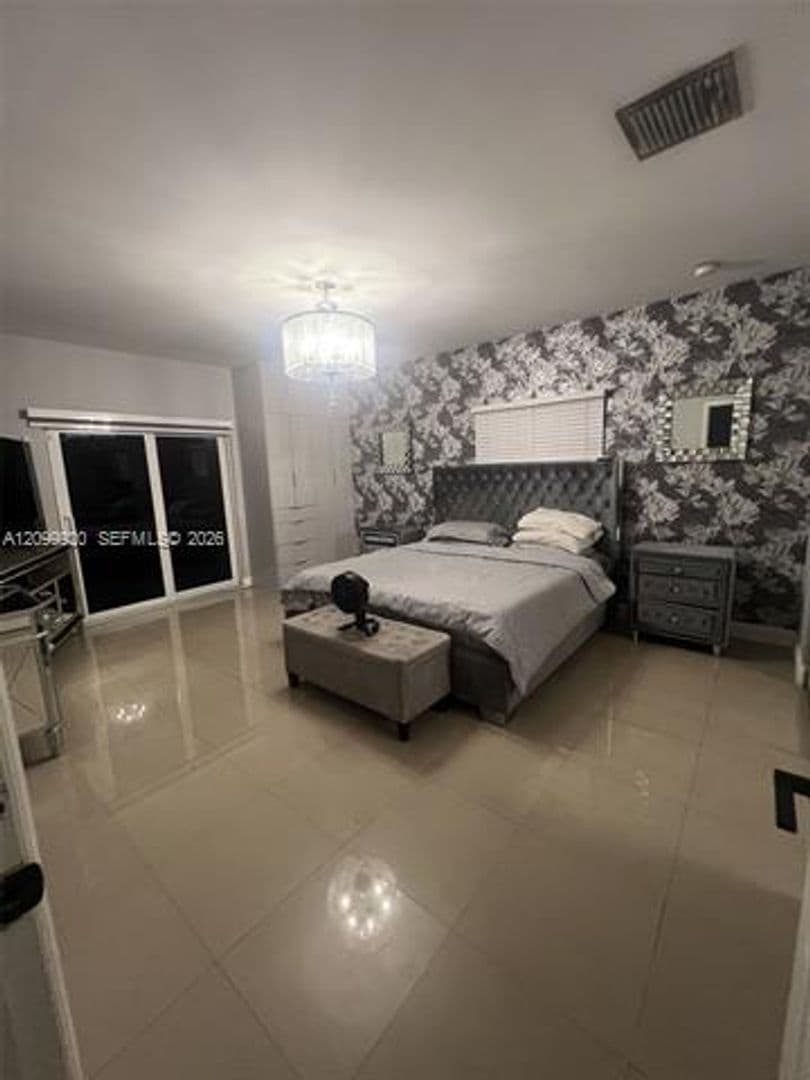 Hollywood House: 5732 Fletcher St # 5732