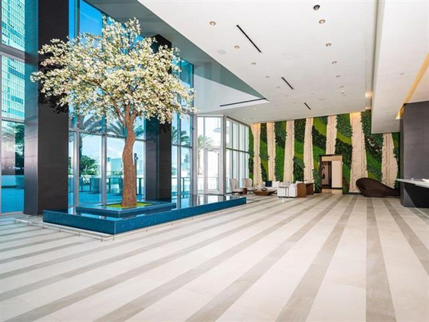 Miami Condo: 851 NE 1st Ave cu-2402