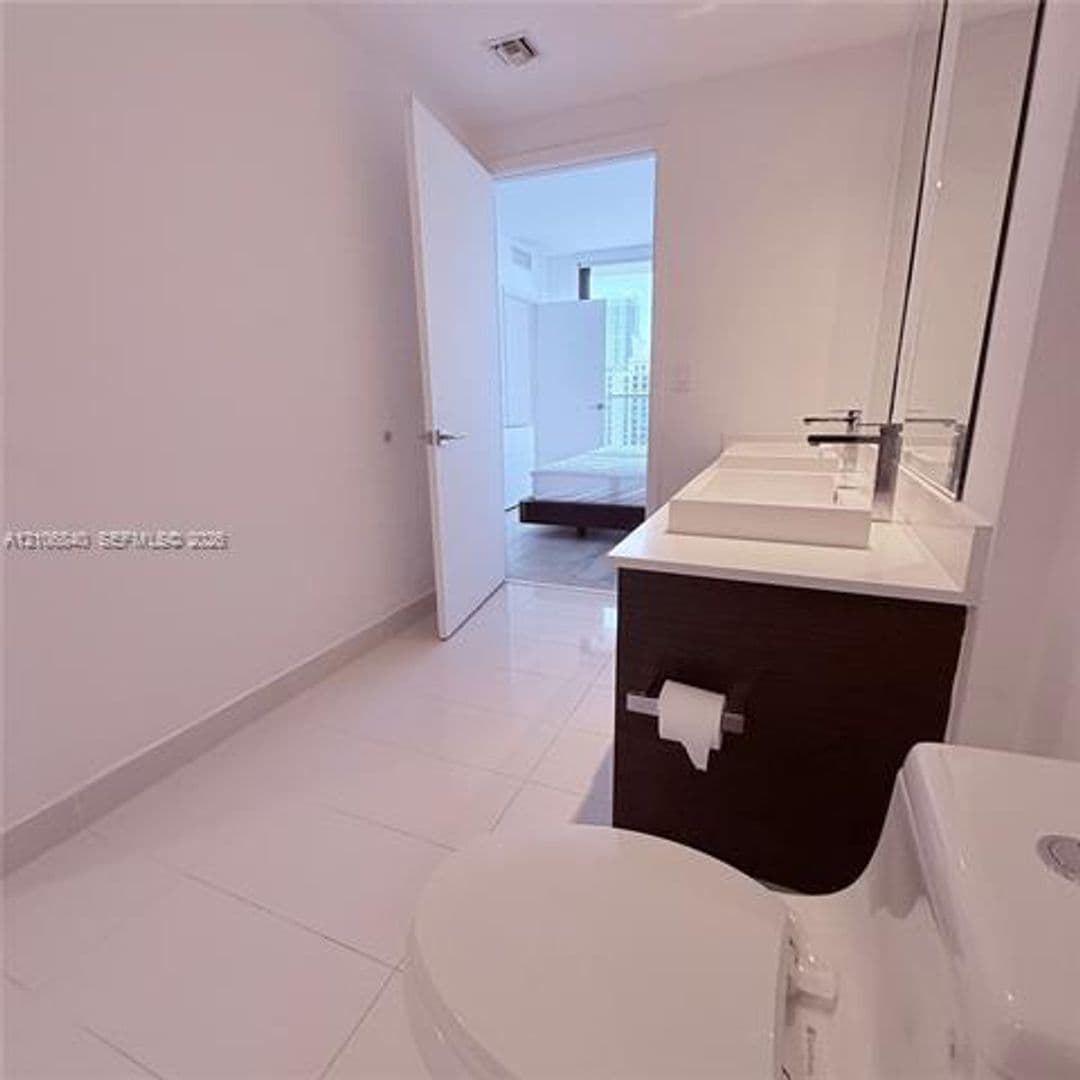 Miami Condo: 55 SW 9th St cu-3903